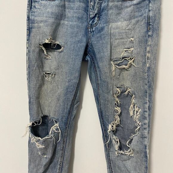 American Eagle Distressed Tomgirl Jeans Size 8 - Picture 2 of 6